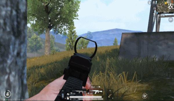 和平精英蹲下后怎么压枪